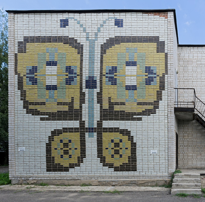 Illustration for article titled The Melancholy, Crumbling Remains Of Great Socialist Murals